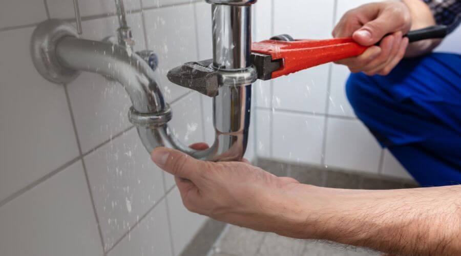 Expert burst pipe repair services in Lakota, IA